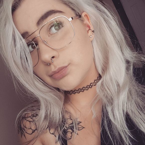 Meet your Posher, Amanda - Picture 1 of 1